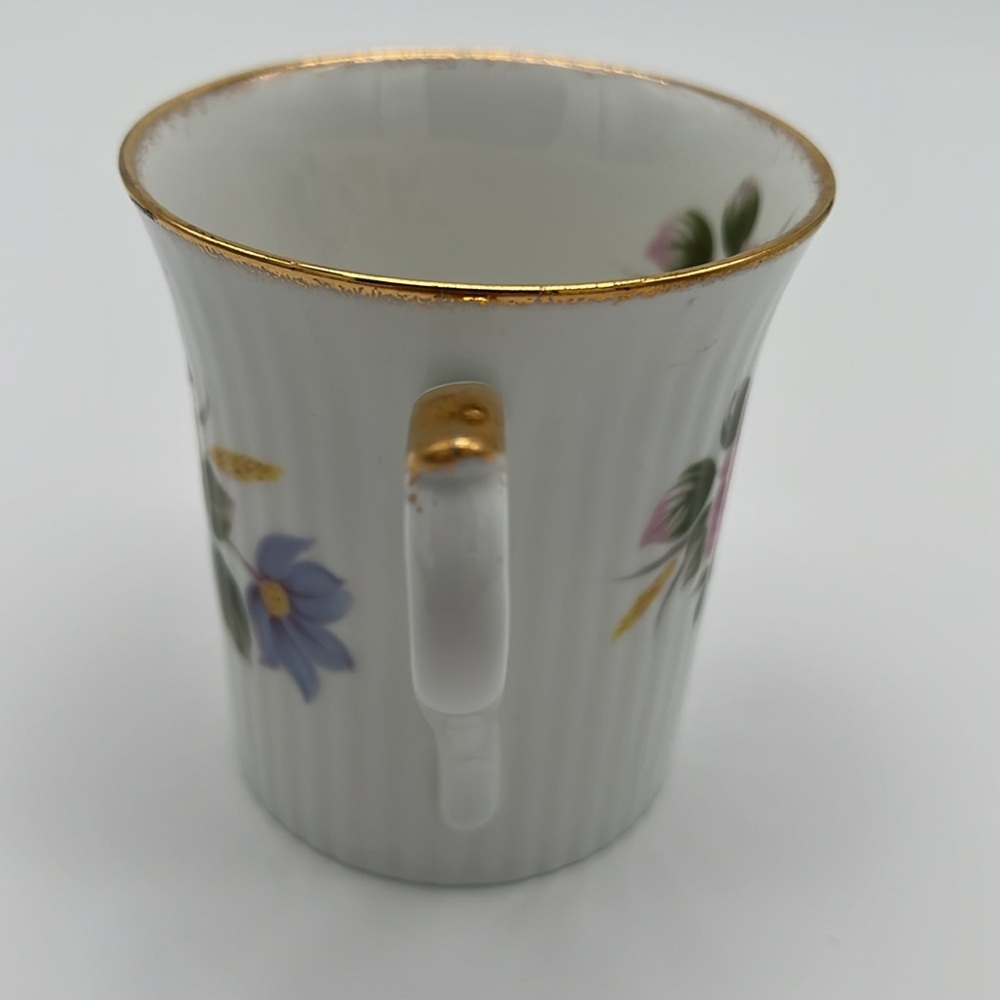Regal Heritage Bone China Tea Mug with Gold Trim and Floral Pattern - Picture 4 of 10